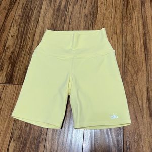 ALO AIRBRUSH BIKER SHORT 7”